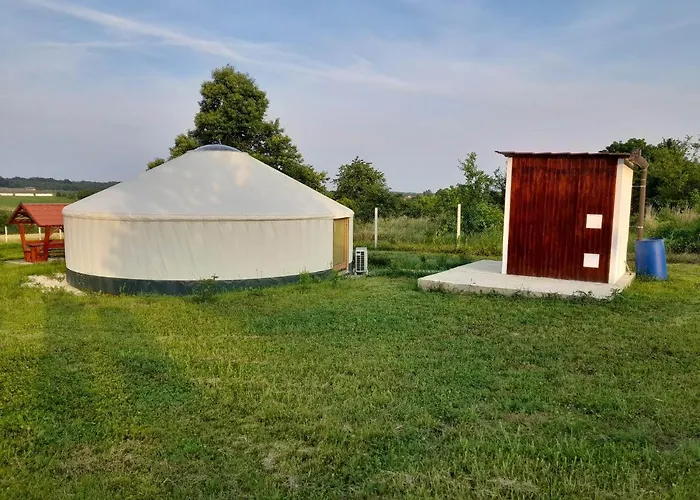 Szent Marton Jurtaszallas Zalakaros Koezeleben אוהל מפואר Nagyrécse