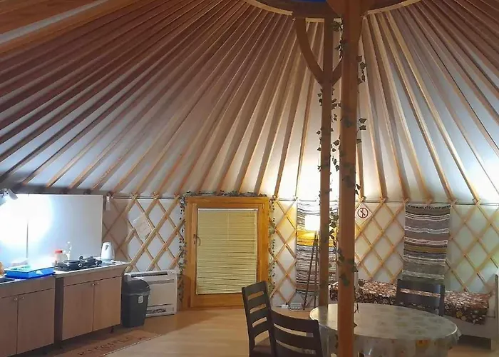 Szent Marton Jurtaszallas Zalakaros Koezeleben אוהל מפואר