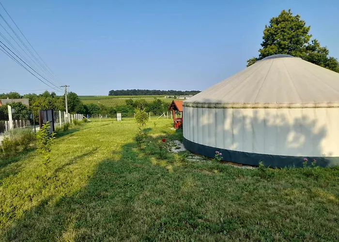 Szent Marton Jurtaszallas Zalakaros Koezeleben אוהל מפואר Nagyrécse