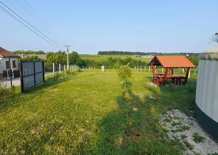 אוהל מפואר Szent Marton Jurtaszallas Zalakaros Koezeleben Nagyrécse