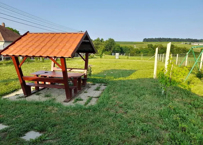 Szent Marton Jurtaszallas Zalakaros Koezeleben אוהל מפואר *